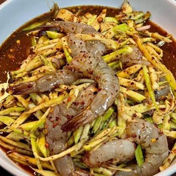 ยำมะม่วงกุ้งสด