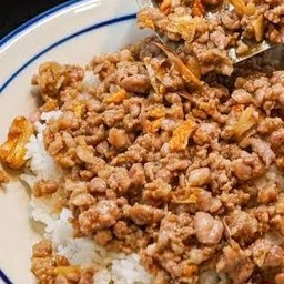 ข้าวหมูสับกระเทียม