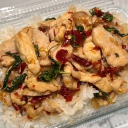 ข้าวกะเพราไก่ชิ้น (ไม่ใส่ชูรส)