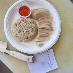 ข้าวผัดกระเทียมเอี่ยมต้อ