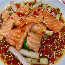 เหลาแซลมอนกุ้งสดไหลบัว