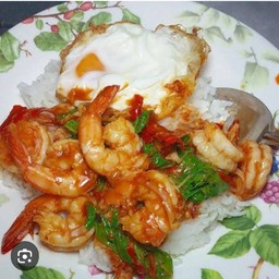 กุ้งผัดกระเพราราดข้าว+ไข่ดาว