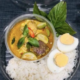 แกงเขียวหวานไก่ ข้าว ขนมจีน ไข่ต้ม