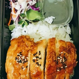 ข้าวไก่ทอดซอสทายากิ