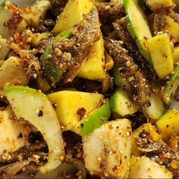 ยำผลไม้รวม (ข้าวคั่วพริกป่น )