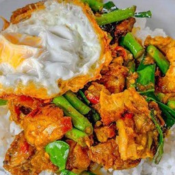 ข้าวพริกแกงหมูกรอบ