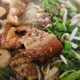 ก๋วยเตี๋ยวหมูตุ๋น