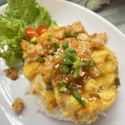 ร้านดีม่อน  (แซลมอน อาหารจานด่วน ยำ ย่าง ทอด) พยูน