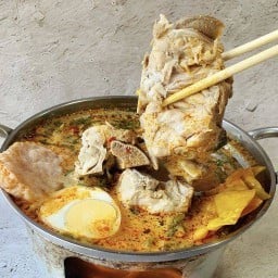 ก๋วยเตี๋ยว ต้มยำน้ำข้น ช้างเผือกโภชนา รัชดา 17