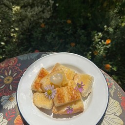 ขนมปังปิ้งเนยนม