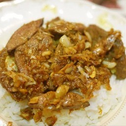 ตับหมูกระเทียมราดข้าว