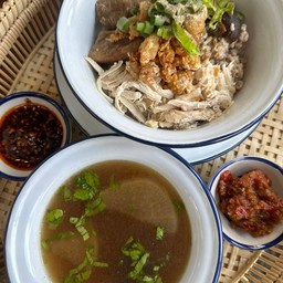 ข้าวต้มแห้งทรงเครื่อง