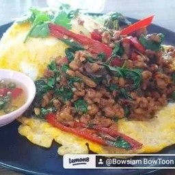 ข้าวกะเพราหมูสับไข่ข้น