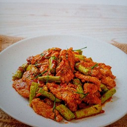 ผัดพริกแกงเป็นกับข้าว