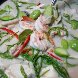 ต้มกะทิยอดมะพร้าวกุ้งชะอมสะตอ