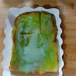 ปังปิ้ง-(สังขยาใบเตย) ใช้เนยสดทาทั้งสองด้าน