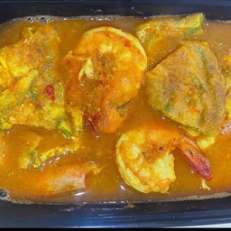 แกงส้มกุ้งไข่เจียวชะอม