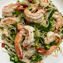 ยำขนมจีนกุ้งสุก