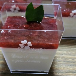 พานาคอตต้าสตรอเบอร์รี่