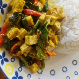 ผัดพริกแกงราดข้าว