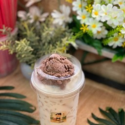 นมสดกับไอศกรีม