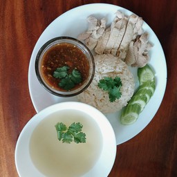 ข้าวมันไก่ เจ้กลอม