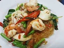 ผัดวุ้นเส้นกระเพราทะเล