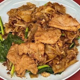 ราดหน้ายอดผัก เจ้าเก่าหน้าวัดแพรกษา