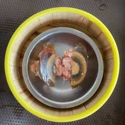 หมูปั้นหน้าไข่เยี่ยวม้า