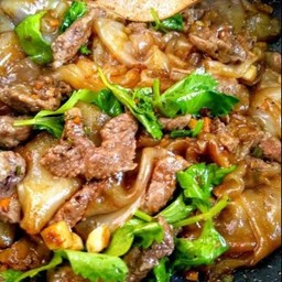 ผัดซีอิ้วเนื้อ