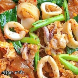 ผัดซีอิ้วปลาหมึก