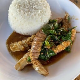 ข้าวกระเพรากั้ง