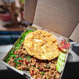 ข้าวกะเพราหมูสับ+ไข่เจียว(XL)