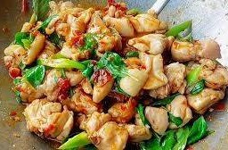 ไก่ผัดใบโหระพา ราดข้าว