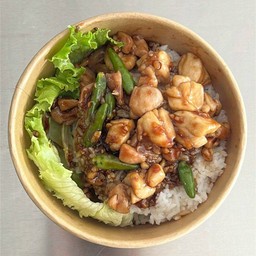 ข้าวไก่กระเทียมพริกขี้หนูสด
