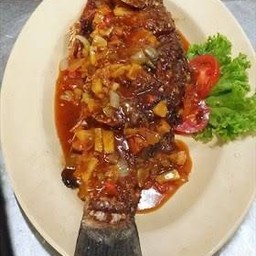 ปลากะพงราดพริกสามรส