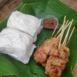 ชุดแจ่ว 1 กระปุก หมูปิ้ง 8 ไม้ ข้าวเหนียว 2 ห่อ