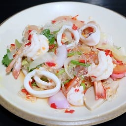 ร้านยำ ตำแซ่บ