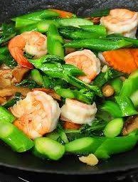 ผัดคะน้ากุ้งสด กับข้าว