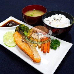 Salmon Teriyaki Don ข้าวม่อนย่าง พร้อมซุป