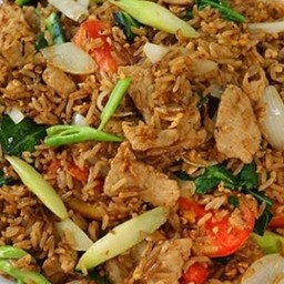 ข้าวผัดเนื้อ