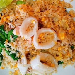 ข้าวผัดปลาหมึก