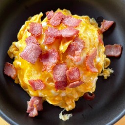 ข้าวไข่ข้นเบค่อน