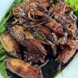 หมึกผัดน้ำดำ