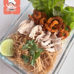 หมี่ไก่ฉีกกากหมูแซ่บครัวบ้านอีเจ๊ บ้านค่าย ระยอง