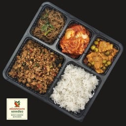 ชุดกระเพราหมูสับ