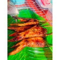 น้องโอ๊คหมูปิ้งเตาถ่าน หน้าปั๊มพีทีตรงข้ามโรงเบียร์