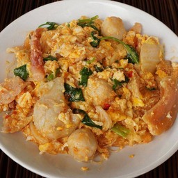 มาม่าสุกี้ (หมูกรอบ-ไส้กรอกแดง-ลูกชิ้นหมู)