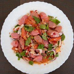 ยำไส้กรอกหมูสับ