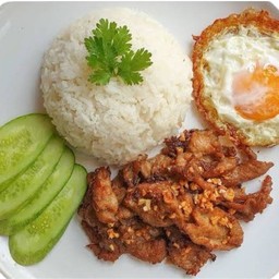 ข้าวหมูทอดกระเทียม